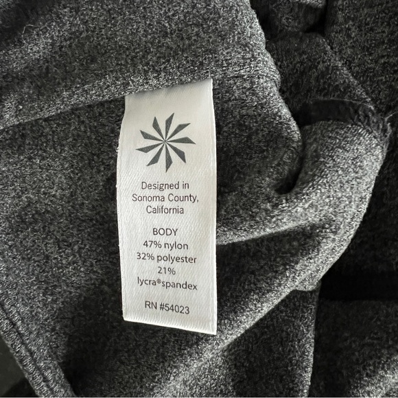 Athleta Cropped Capri Leggings Size Medium - Picture 9 of 11